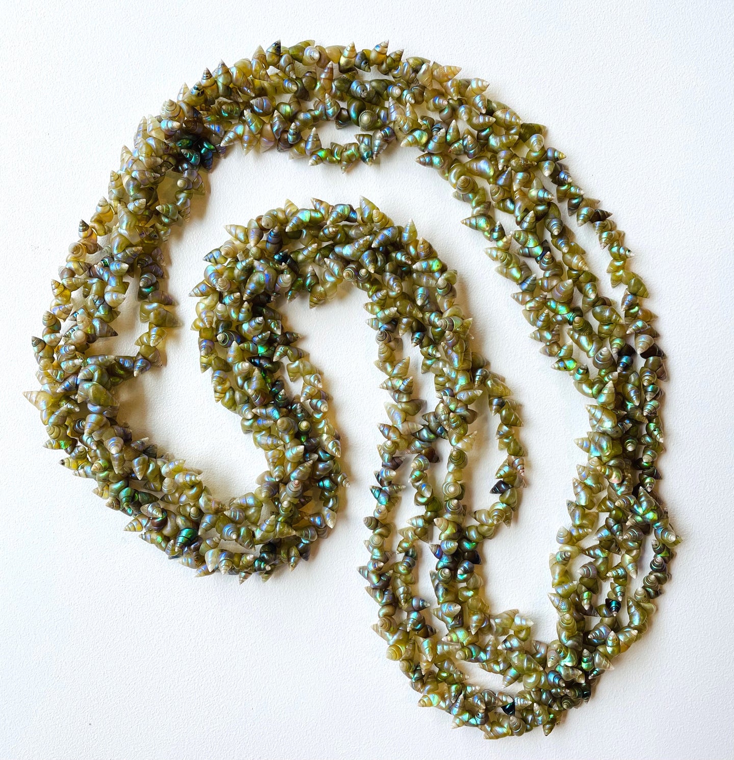 Four loop Maireener necklace